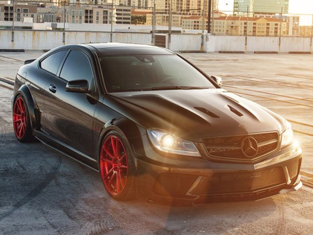 Red Accents on the Mercedes Benz C63 Black Series - Diamond Alloys